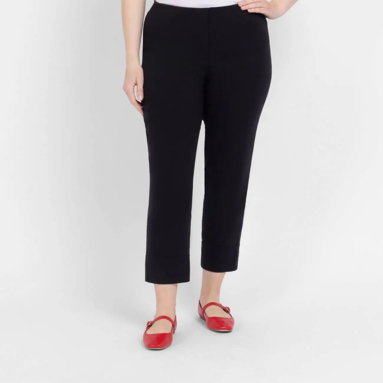 Discount Beige Pull On Cropped Trousers Black