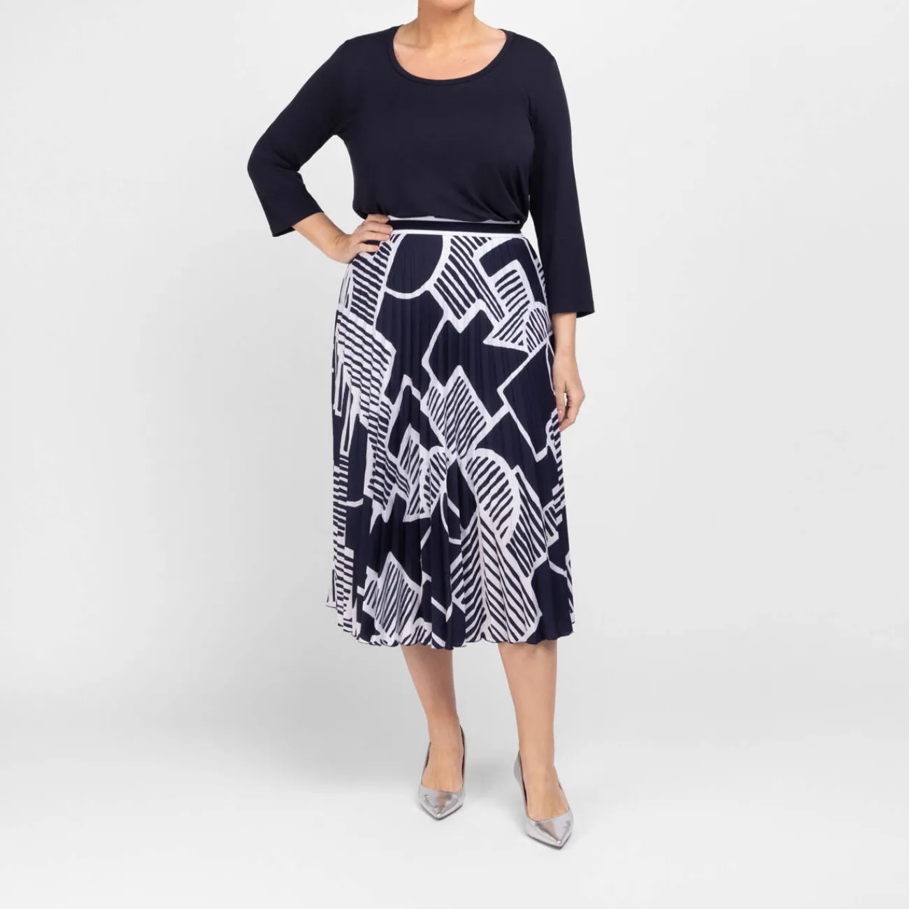 Clearance Faber Pleated Skirt Abstract Print Outfit