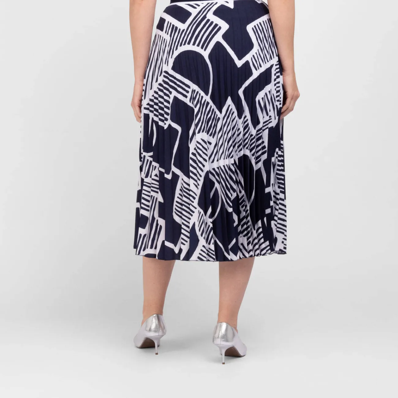 Clearance Faber Pleated Skirt Abstract Print Outfit