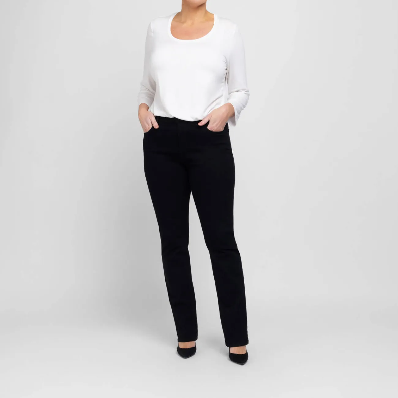 Sale NYDJ STRAIGHT LEG BLACK JEANS