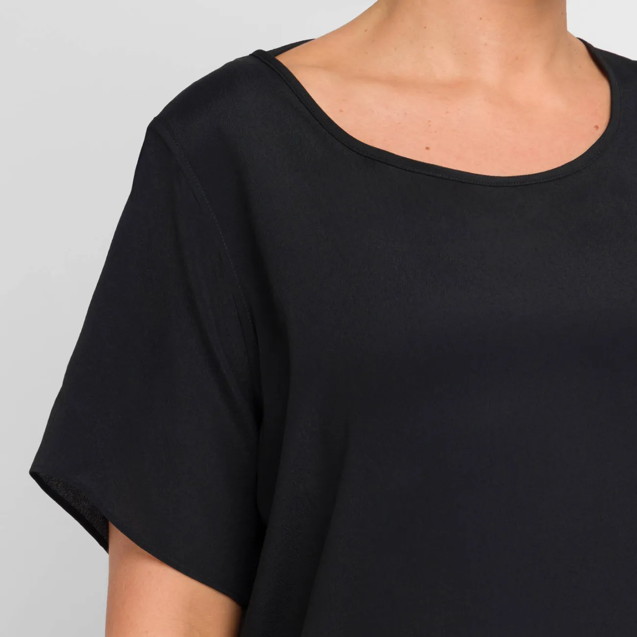 New Persona Elegante Persona By Marina Rinaldi Silk Acetate Vest Optional Sleeve Black